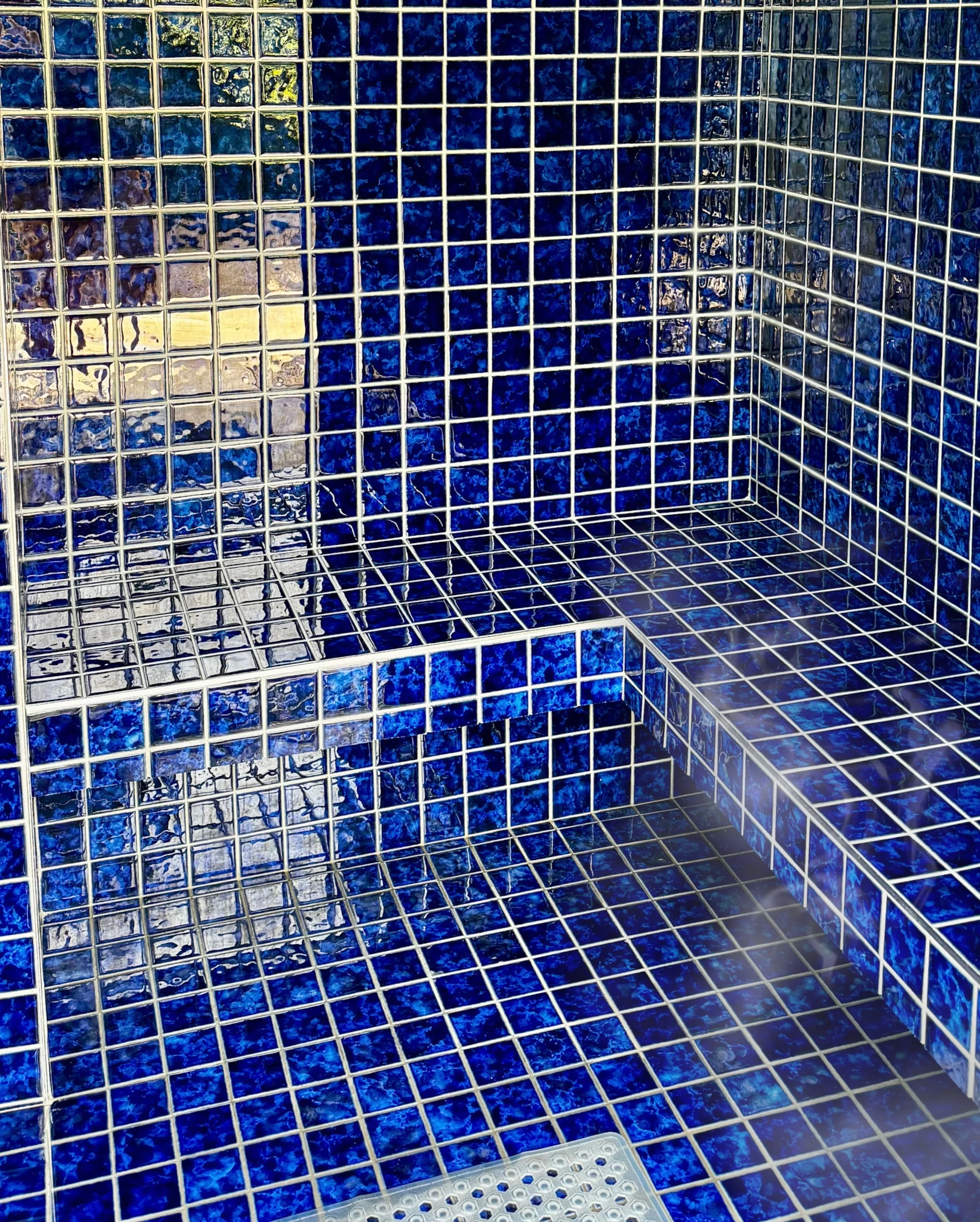 Updated hot tub and pool area at Desert Paradise Resort in Palm Springs